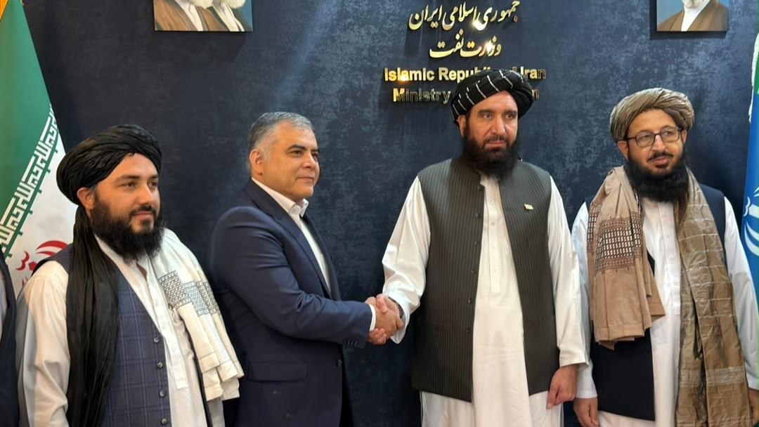 د امارتي شرکتونو عمومي رئیس د ایران هېواد د نفت او ګاز له وزیر سره ولیدل